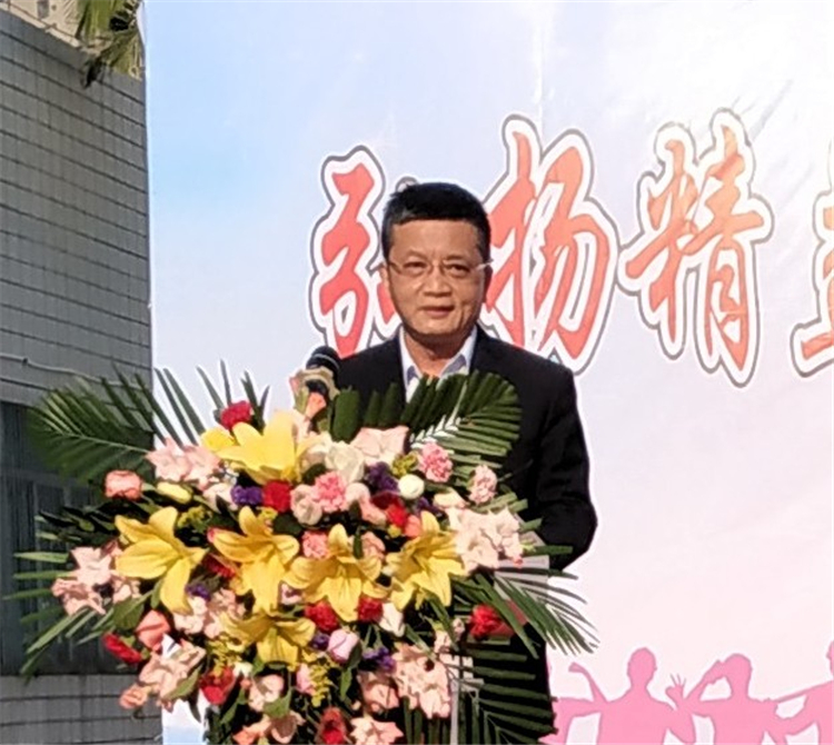 圖為梁軍同志作動(dòng)員講話。